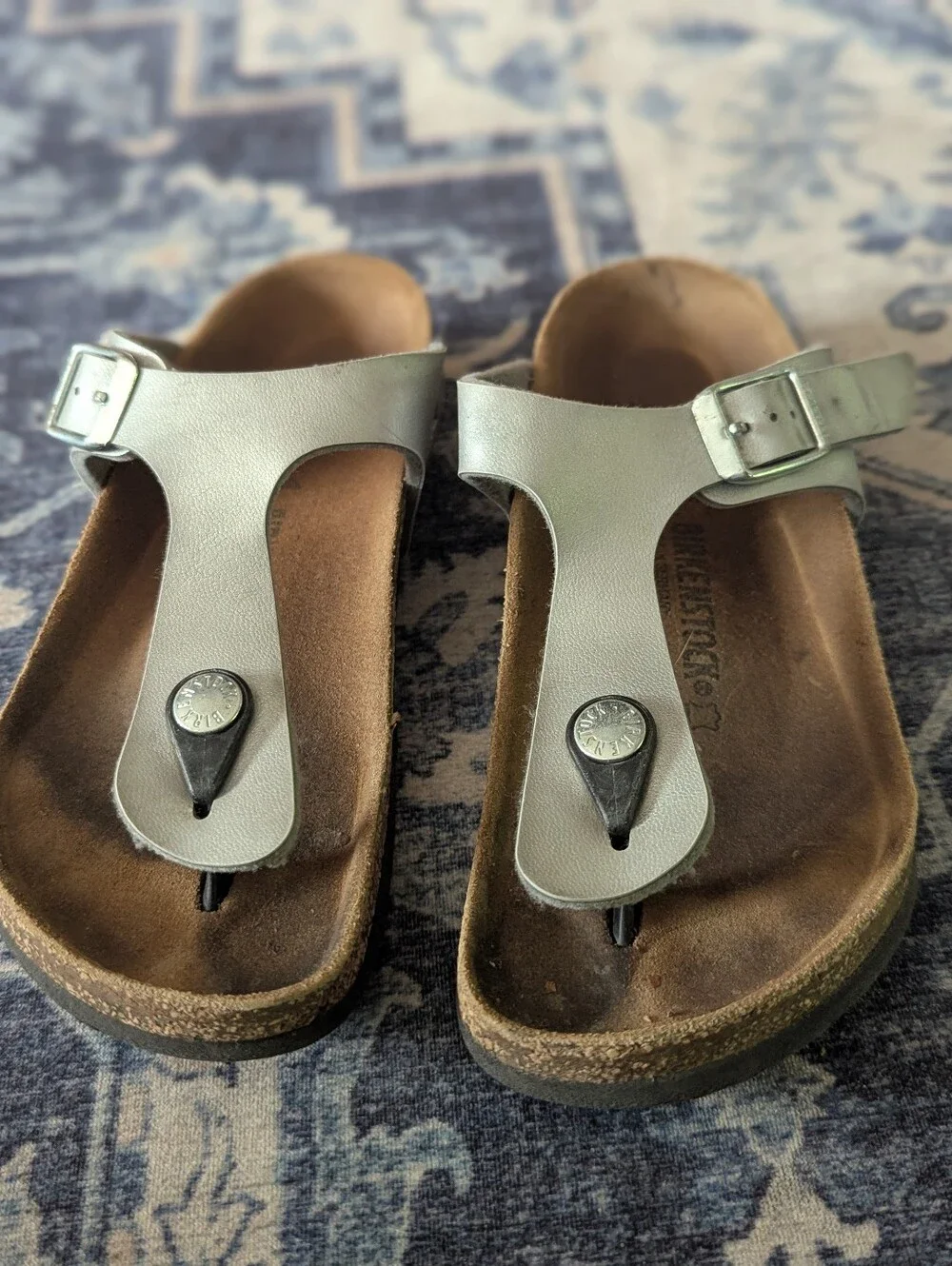 Birkenstock Gizeh Silver Sandals Size 32 Or Kids 1-1.5